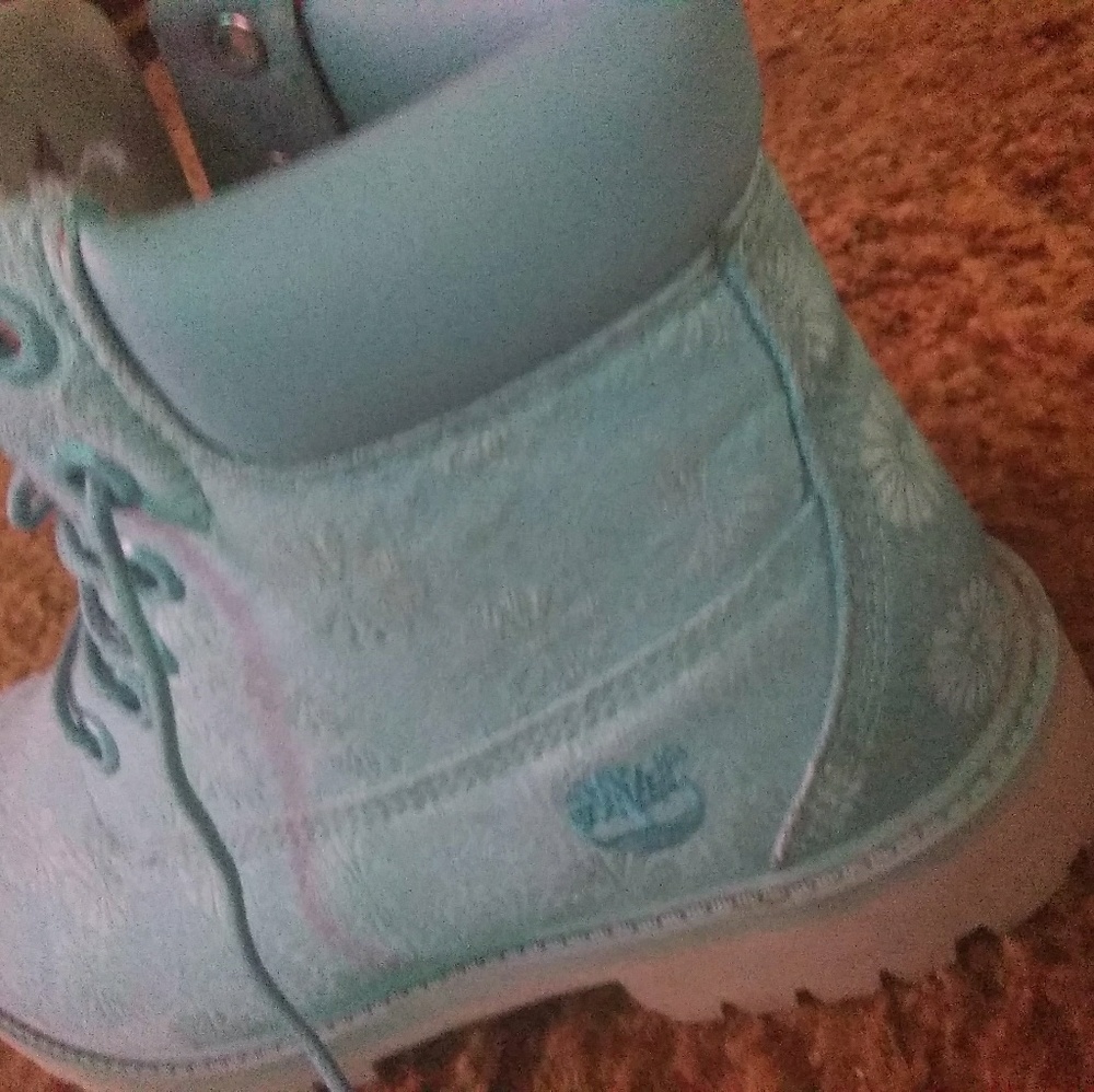 Shoes - Picture 2 of 8
